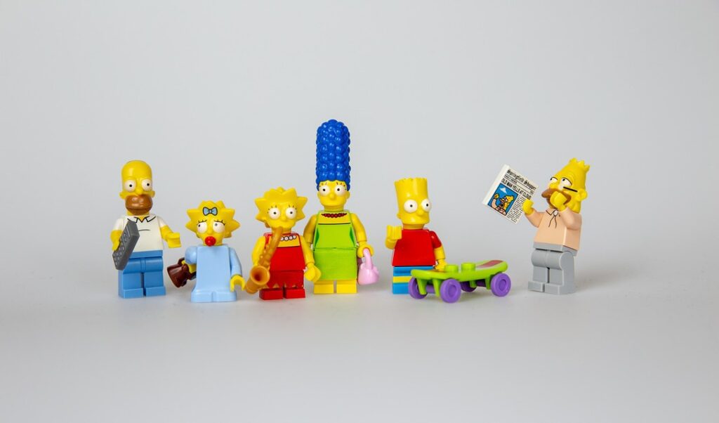 Die Kommunikationswissenschaft wird oft als brotlos und zukunftsarm gesehen. Eigentlich paradox, wo Medien zur Tagesordnung gehören. Simpsons als Lego-Figuren. Die Kommunikationswissenschaft wird oft als brotlos und zukunftsarm gesehen. Eigentlich paradox, wo Medien zur Tagesordnung gehören.
