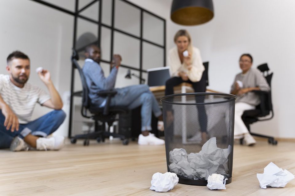 Müssen es wirklich so viele Meetings sein? Die 7-Punkte-Checkliste für den Meetingputz. Meetings reduzieren und mehr Zeit für Sinnvolles haben.