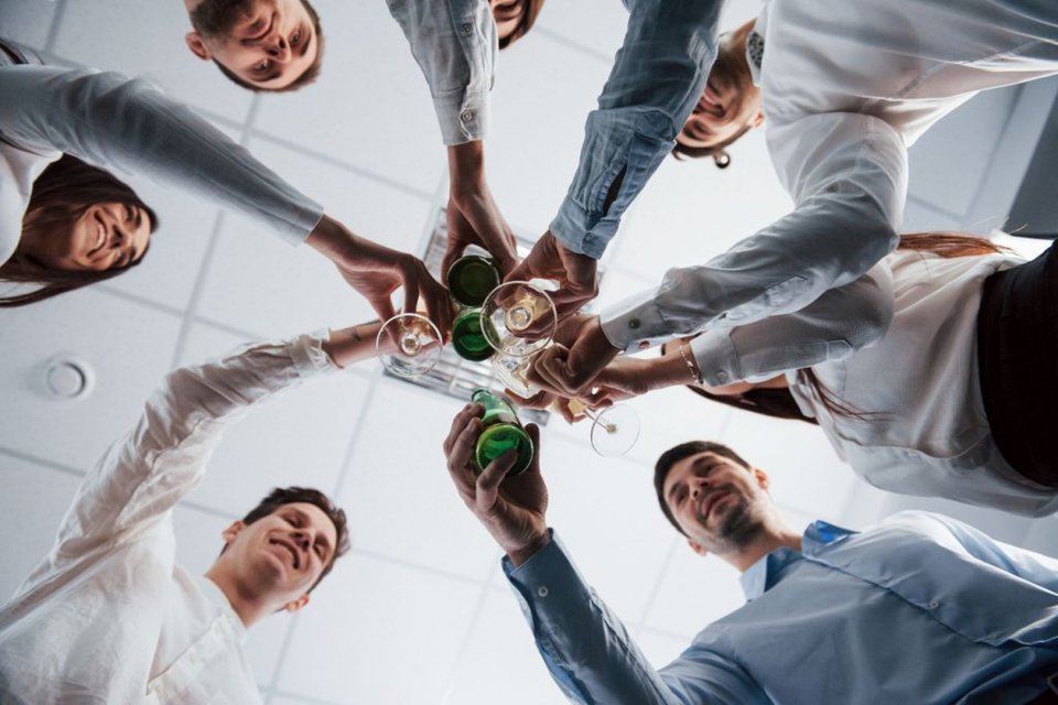 10 Tipps, um die Vorteile für Führungskräfte im Social Intranet auszuschöpfen. Starkes Netzwerk, Sichtbarkeit, Unterstützung der Business-Ziele.